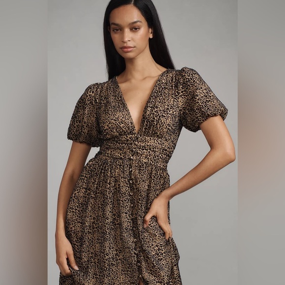 The Katerina Button-Front Dress: Velvet Edition - Picture 2 of 7